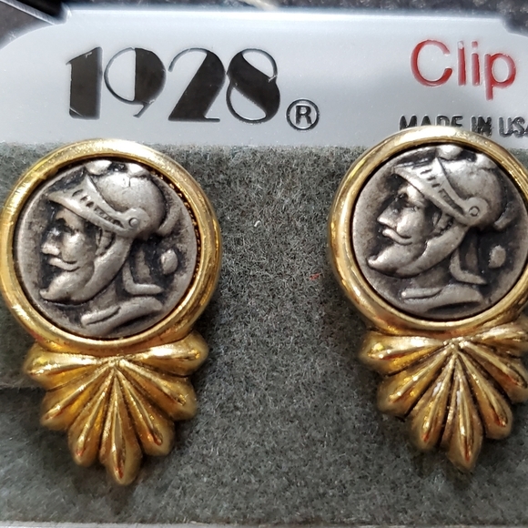 1928 clip on earrings New with Tags L👀K Grail Knight Indiana Jones - Picture 1 of 8